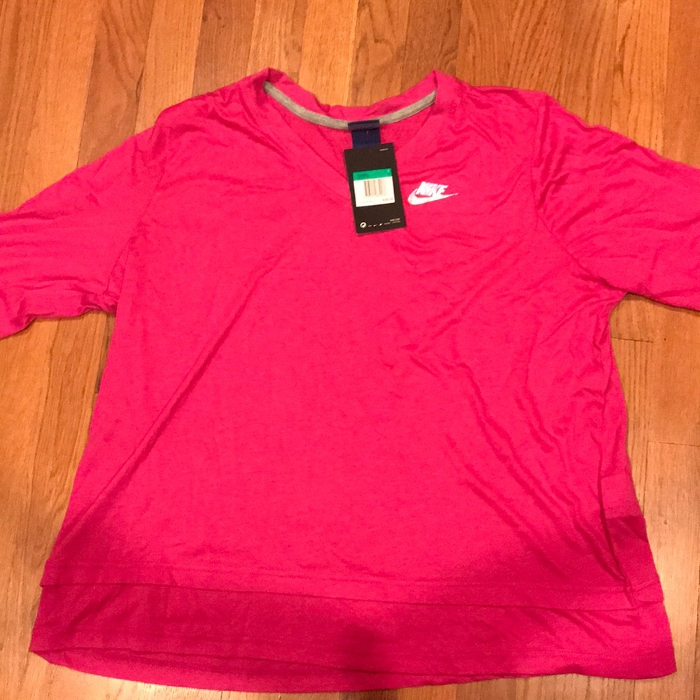 Women’s Nike long sleeve exercise shirt. Size: XL